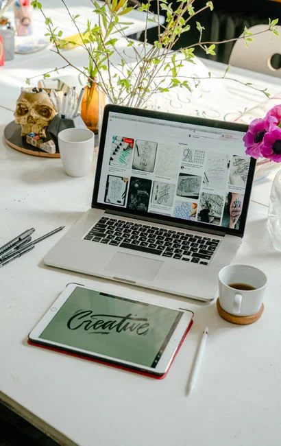 hero-img-02 This photo is taken by Lubos Volkov for UX Store while giving a tips on how to become better designer.
After your reach certain skill level is it harder and harder to get any better … In order to progress you need to constantly push yourself to the limits and learn new things … Photo: https://www.instagram.com/lubosvolkov/ For: https://uxstore.com